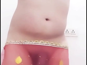 Desi Hijra Nangi Dance - Tu Qamar pakad ke kheeche Haaye Daiya Pairon Ke Neeche gay asian dad son porn