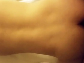 炮友一边吃鸡，一边用软件约人玩3p asian gay porn freeze